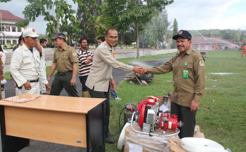 Pemerintah Kabupaten Samosir Terima Bantuan Dari Kementrian Lingkungan Hidup Dan Kehutanan RI