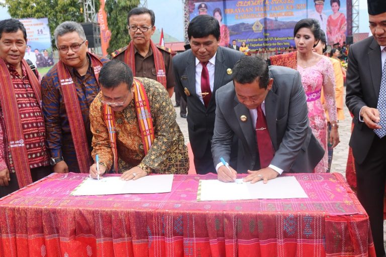 Puncak Perayaan Hari Jadi ke 14 Kabupaten Samosir ...