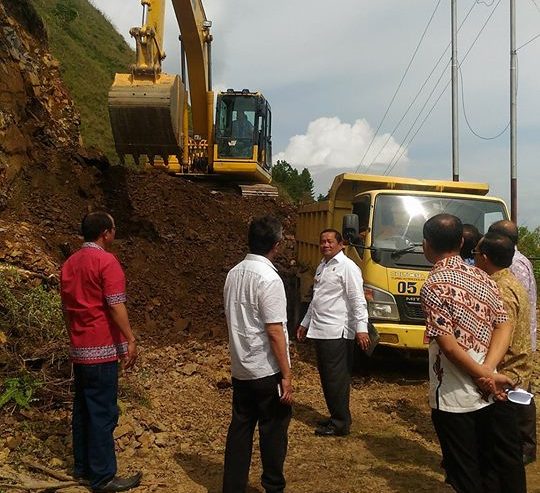 BUPATI SAMOSIR BERSAMA STAF KHUSUS MENKOMARITIM MONITORING LINGKAR LUAR SAMOSIR