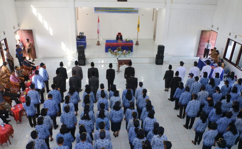 BUPATI SAMOSIR LANTIK PEJABAT PIMPINAN TINGGI PRATAMA, PEJABAT ADMINISTRATOR DAN PEJABAT FUNGSIONAL DI LINGKUNGAN PEMERINTAH KABUPATEN SAMOSIR