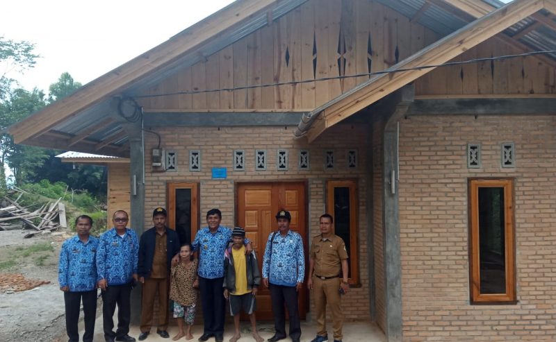 WAKIL BUPATI SAMOSIR MONITORING BEDAH RUMAH PROGRAM BSPS DI KECAMATAN PALIPI