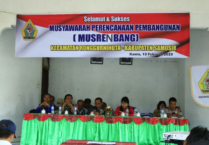 MUSRENBANG KECAMATAN RONGGURNIHUTA, BUPATI SAMOSIR MENEGASKAN PEMBANGUNAN YANG DI AJUKAN HARUS SESUAI DENGAN SKALA PRIORITAS