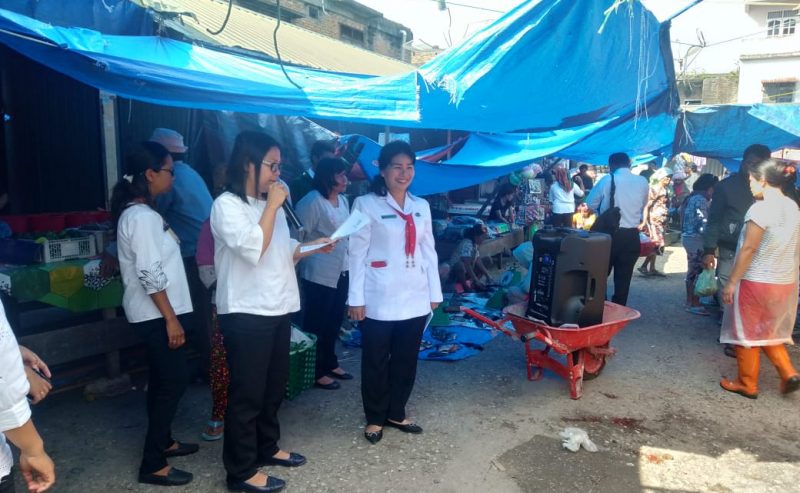 PEMERINTAH KABUPATEN SAMOSIR SOSIALISASIKAN KEWASPADAAN TERHADAP PENULARAN INFEKSI COVID-19 SEKALIGUS TINJAU HARGA PANGAN DAN KETERSEDIAAN SEMBILAN BAHAN POKOK
