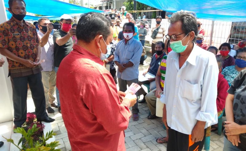 PEMKAB SAMOSIR SALURKAN BANTUAN SOSIAL TUNAI (BST) KEPADA MASYARAKAT TERDAMPAK COVID-19