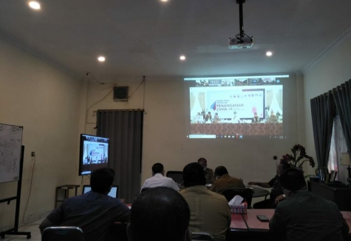 BUPATI SAMOSIR IKUTI RAPAT PERSIAPAN PENYUSUNAN PEDOMAN TATANAN NORMAL BARU MELALUI VIDEO CONFERENCE DENGAN GUBERNUR SUMATERA UTARA