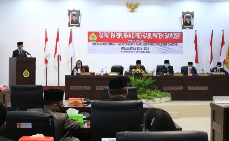 DPRD KABUPATEN SAMOSIR GELAR RAPAT PARIPURNA PENGUCAPAN SUMPAH/JANJI PENGGANTI ANTAR WAKTU ANGGOTA DPRD DAN PENGGANTI WAKIL KETUA DPRD KABUPATEN SAMOSIR MASA JABATAN 2019-2024
