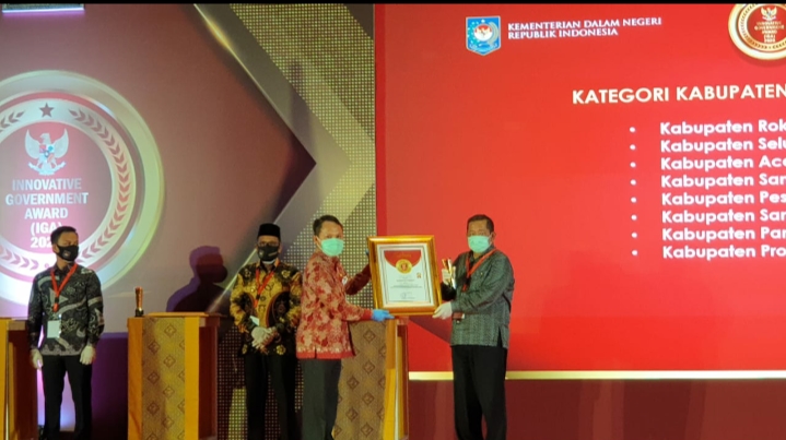 PEMKAB SAMOSIR RAIH PENGHARGAAN INNOVATIVE GOVERNMENT AWARD (IGA) TAHUN 2020